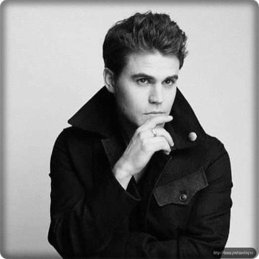 Si...ti-e dor de Damon?*ridica o spranceana*#elena
