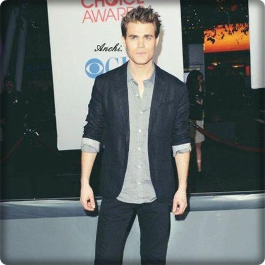 Hello brother. Bine, tu ce faci ? ;;) *se duce langa el*