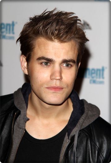 Damon te provoc sa il imbratisezi pasional pe Klaus,Hayley e adevarat *click; Ca ti-e dor de Ilie? *nustiucesaintreb* :)), Klaus te provoc sa spui care e mai bun in pat dintre Caro si Damon
