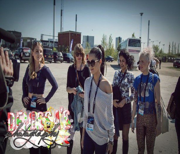 ┊deɴιι┊nu ejti sănătoasă . b-) =)))  sims-u devine o obsesie , dacă încă nu ai dat tezele , lasă-te 