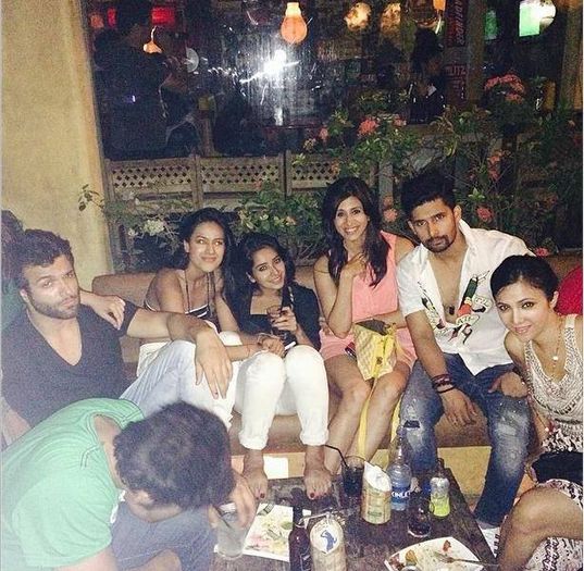 10151295_624796610929568_6456458999329473268_n - Nia Sharma