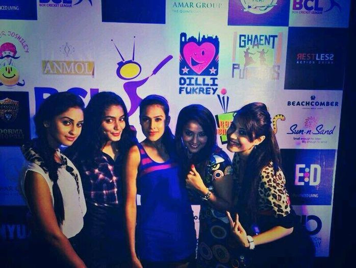 1468703_606652112738627_1728587530_n