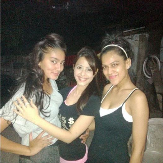 1959333_603193623084476_370522996_n - Nia Sharma