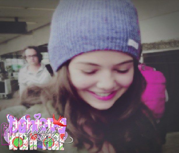 ┊deɴιι┊cum te cheamă pe fb? + dua dua , dăm cu câtapu;;la . ce tocmai am zis ? O_O  b-)