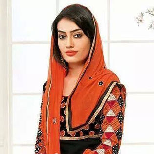 1797484_519796118124282_335470250113875851_n - 15-Surbhi Jyoti foto 2014