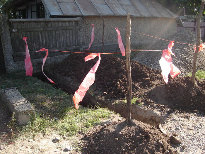 27 aug2011; săpat după apă...
