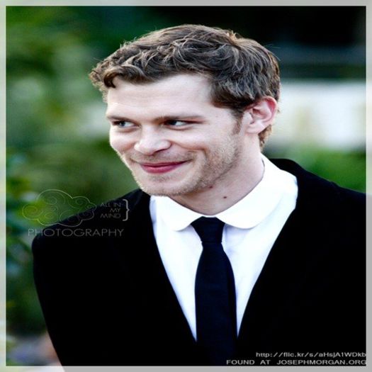 █ ▄→ ţiam comentat fă fănico:)) nuu se supără damon, că pe mine mă iubeşte, nu ştiaţi?:)))