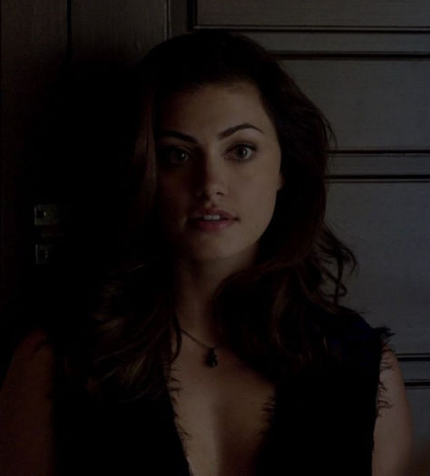 Asa fac mereu cand se intalnesc. #r | Cam tarziu m-ai observat*se intoarce su spatele la el* #e