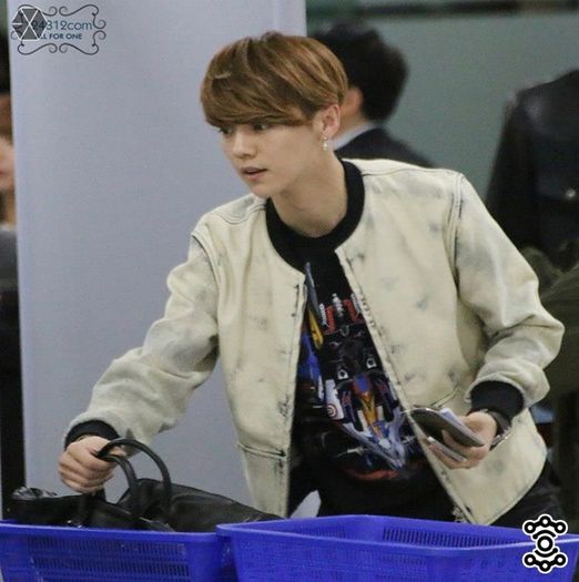 140410 LuHan @ Gimpo & Haneda Airport.13