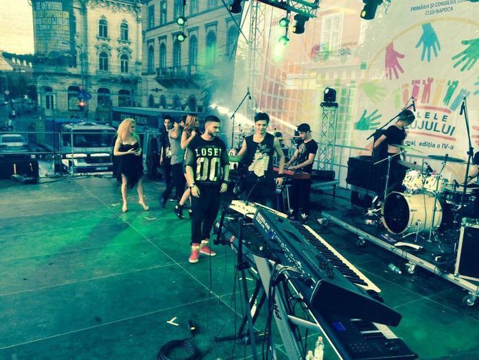 10410556_750930224952115_640868842424585959_n