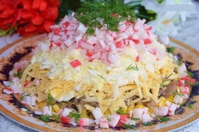 salata cu batoane de crab si ciuperci