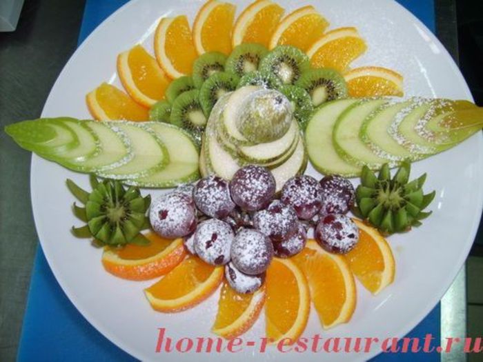 fruktovaya_narezka_fruktovoe_assorti_foto_03 - Idei de aranjare a platourilor pentru  mese festive si ocazii speciale