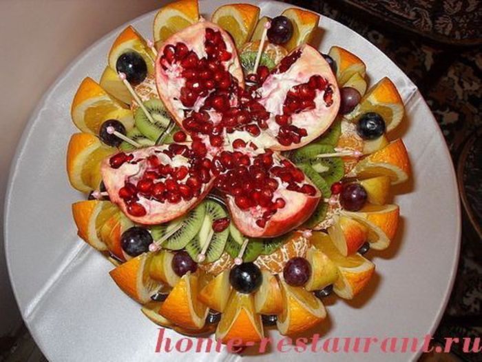fruktovaya_narezka_foto_06 - Idei de aranjare a platourilor pentru  mese festive si ocazii speciale