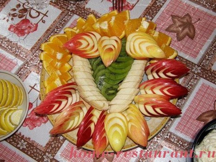 fruktovaya_narezka_fruktovoe_assorti_foto_17 - Idei de aranjare a platourilor pentru  mese festive si ocazii speciale