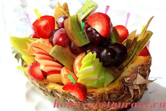 fruktovaya_narezka_fruktovoe_assorti_foto_22 - Idei de aranjare a platourilor pentru  mese festive si ocazii speciale