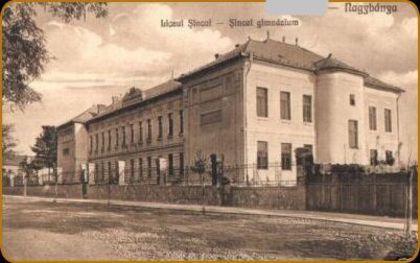 Liceul Gh. Sincai 1925; unde am fost si eu 4 ani;liceul s-a infiintat in 29.6.1919 si a avut ca prim director pe prof.dr.Ghe.Hetco,pina in 1940
