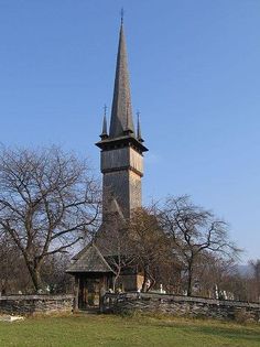 Bis.lemn Chechis-1939; a fost construita in anul 1630;din 1939,a fost mutata in oras,pe Dealul Florilor. In jurul acestui obiectiv a fost amenajat Muzeul Satului,sectie in aer liber a Muzeului de Etnografie si Arta Populara
