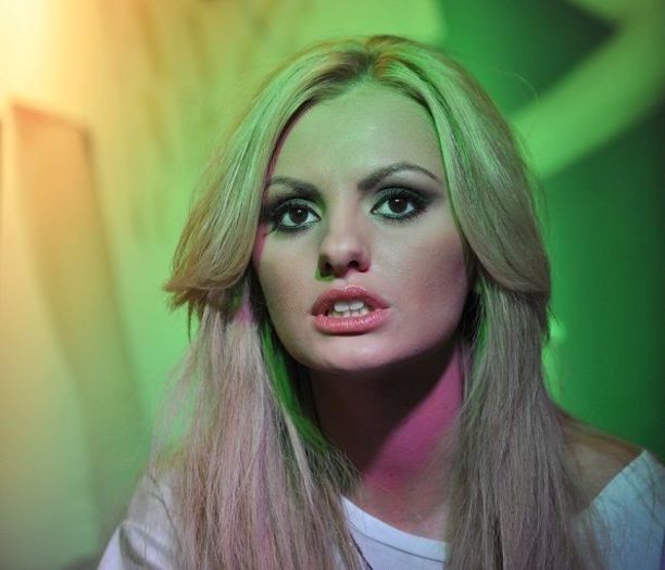 743754l-640x0-w-ab743162 - Alexandra Stan l-a invins in instanta pe impresarul bataus - poate canta piesele lui