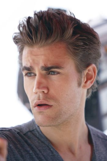 I`m not pretty sure dar nu-mi pot da seama atat timp cat sora-ta a plecat#klaus *click; Mda,ori doarme ori e mort :( #davina *ceprstasunt*
