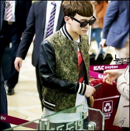 140508 Chen @ Gimpo Airport to Beijing Airport.02 - exo - 140508 Chen - Gimpo Airport to Beijing Airport