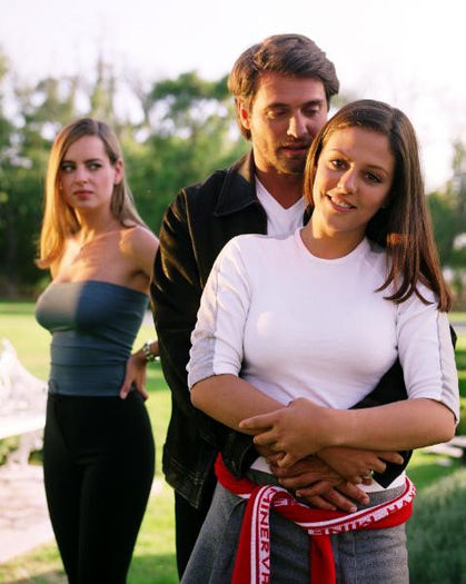 37. Dragoste nebuna (2000); Locura de Amor cu Adriana Nieto si Juan Soler
