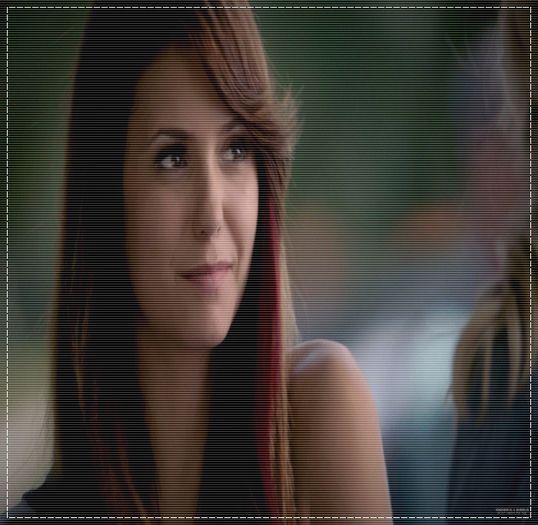 - Damon *apar langa tine si zambesc*