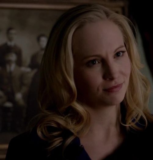 ᵔᴥᵔ - *Ciocneşte cu Hayley şi Rebe* Bueei lasăle intimitate :))) #katherine
