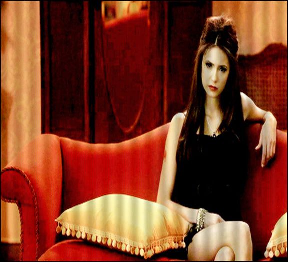 ♡❧`⇒. -îi face cu ochiul și râde, se pune ip pe canapea-#Elijah.