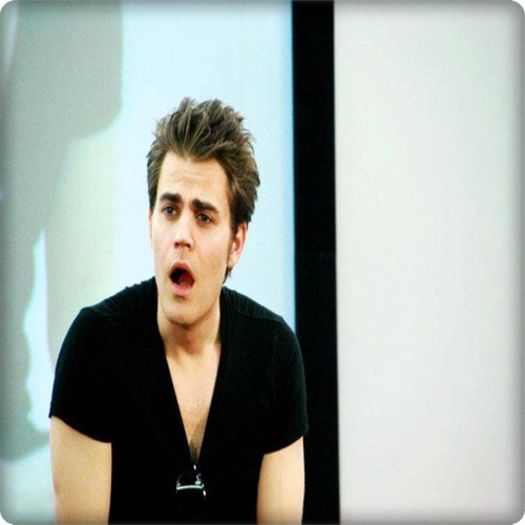 *ofteaza* Stiiu, sunt un pros;;t :( . #elena ;; Pa sunshine ;3. *huuug* #caroline *click; te pup ;X
