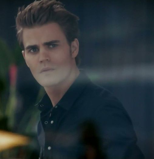 *coboara scarile*Mai e cineva?Am intrat si eu 10 minute. :))