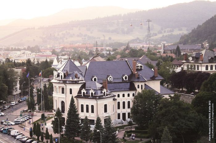 TEATRUL TINERETULUI - A1 IMAGINI DE FRUMUSETE ISTORIE SI CREDINTA A JUDETULUI NEAMT