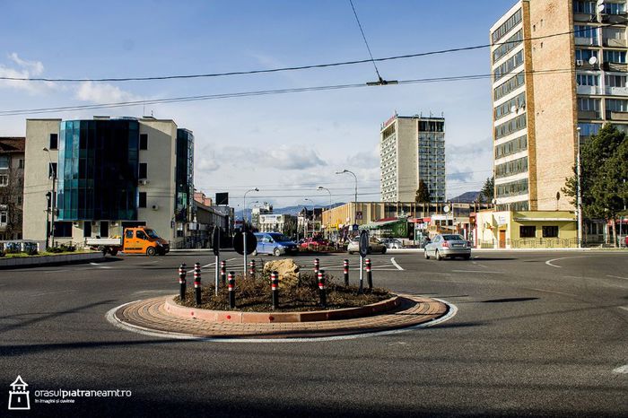 GIRATORIUL DE LANGA POD CUEJDI