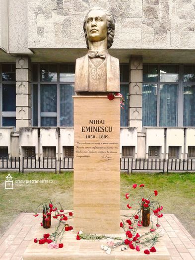 BUSTUL LUI EMINESCU DIN FATA CASEI DE CULTURA