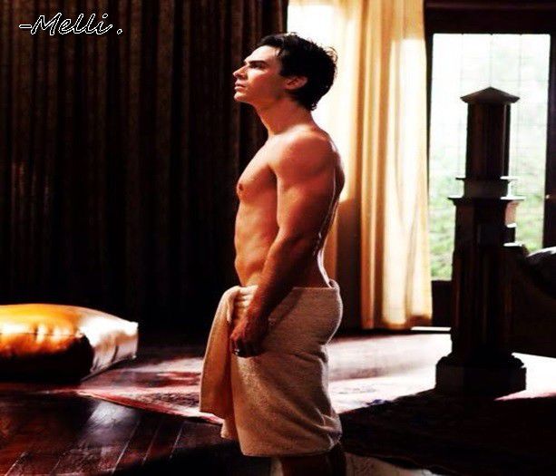 -   * cobor de sus ,abia iesit din dus doar cu prosopul invelit in jurul taliei * - here - episode 18 - done