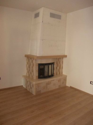 401262_244690358938366_649350615_n