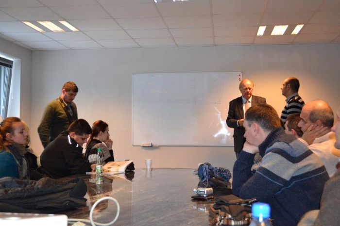 402191_236406723100063_835140473_n