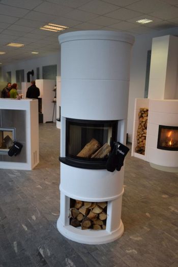 404829_236406369766765_645842171_n