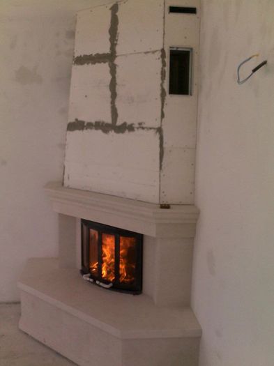 379936_213652655375470_1589648493_n