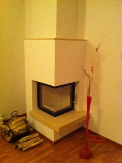 374306_212199215520814_1593098911_n