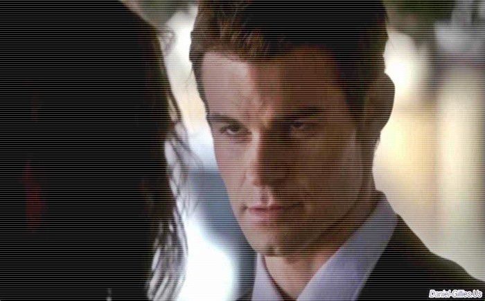 *apare cu viteza de vampir si se uita idem poza la ei, morrr=))))* CLICK; De ce ma barfiti? fgm =))))
