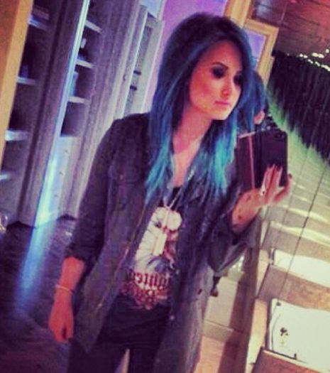 demi-lovato-blue-hair - x-The sweet Demi Lovato