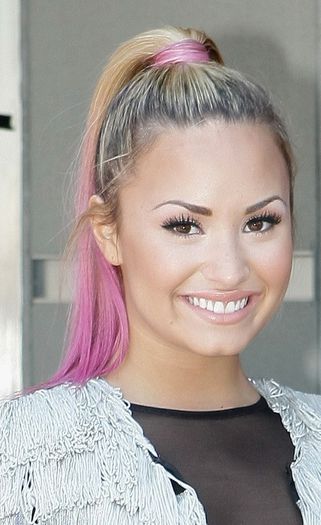 demi-lovato-pink-hair