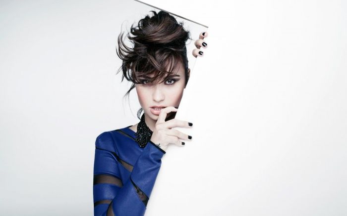 amazing-free-quality-demi-lovato-37-3d-wallpaper-image-for-computer-screensaver-and-destop-915x571
