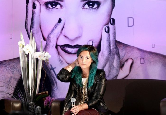 Blue+haired+Lovato+promotes+Mexico+r5QEWHgI0dGl