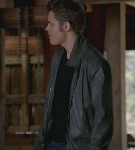 *o stropeste si pe Hayley cu pistolul*Bine`ai venit lupoaico ;X - here - episode 18 - done