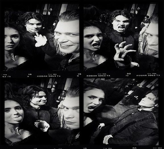 ♡❧`⇒.; -apare pe ușă, cu casetofonul la maxim pe Salam =)))- hăăăăăp.