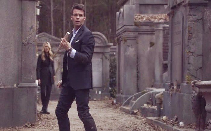 *intra, adulmecand* Hmmm, miroase a grataarrr:X *se apropie si se uita la mancare*