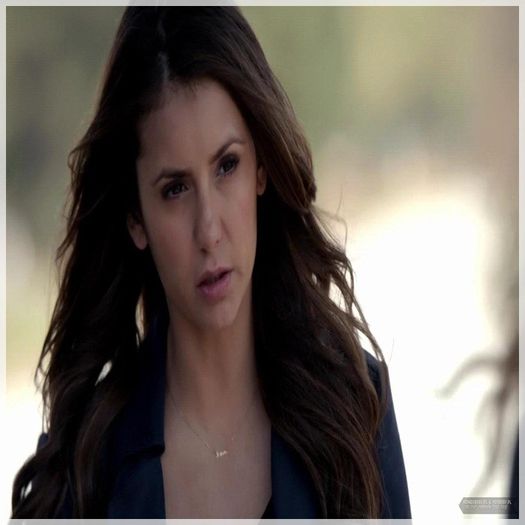 - *se joaca cu un tarus*