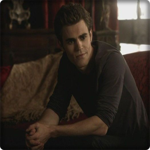 » . *se aseaza pe canapea* Well :)) . Nu sunt gelos, dar am zis asa ca chestie ca imi place sa *clic; deranjez lumea :)) . Eu sunt un singuratic.Si asa raman, nu am cum sa-mi fac harem.Toate ma refuza + eram beaat,inconstient,nu i as fi facut una ca asta lui Damon#carolaina
