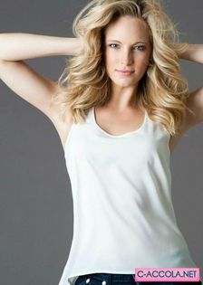 ᵔᴥᵔ -- Mor păpuşă gonflabilă,mil imaginez cum dă în ea.Ms mult =)) #hayley cliick; Bă tu te dai la toate ? :)) Lasă fetele în pace , afemeiatule :)) #ştefan
